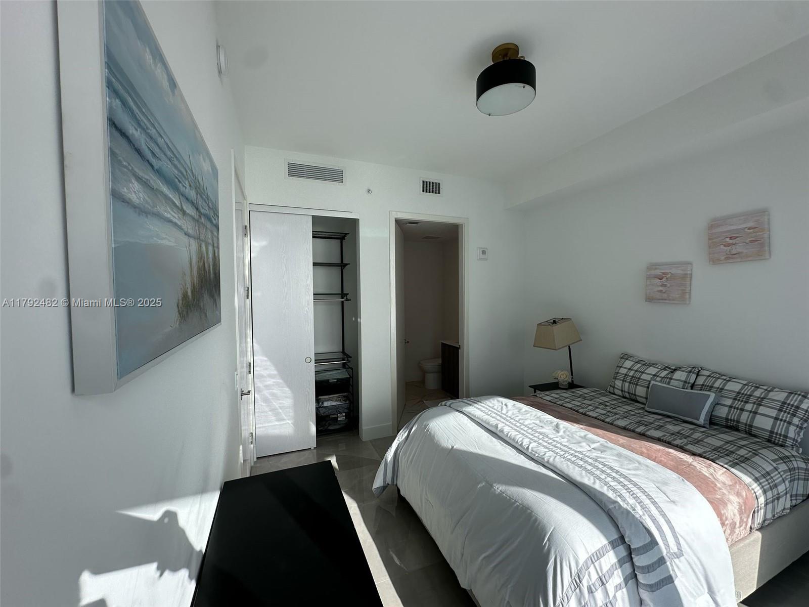 17550 Collins Ave 902 Property Photo 17