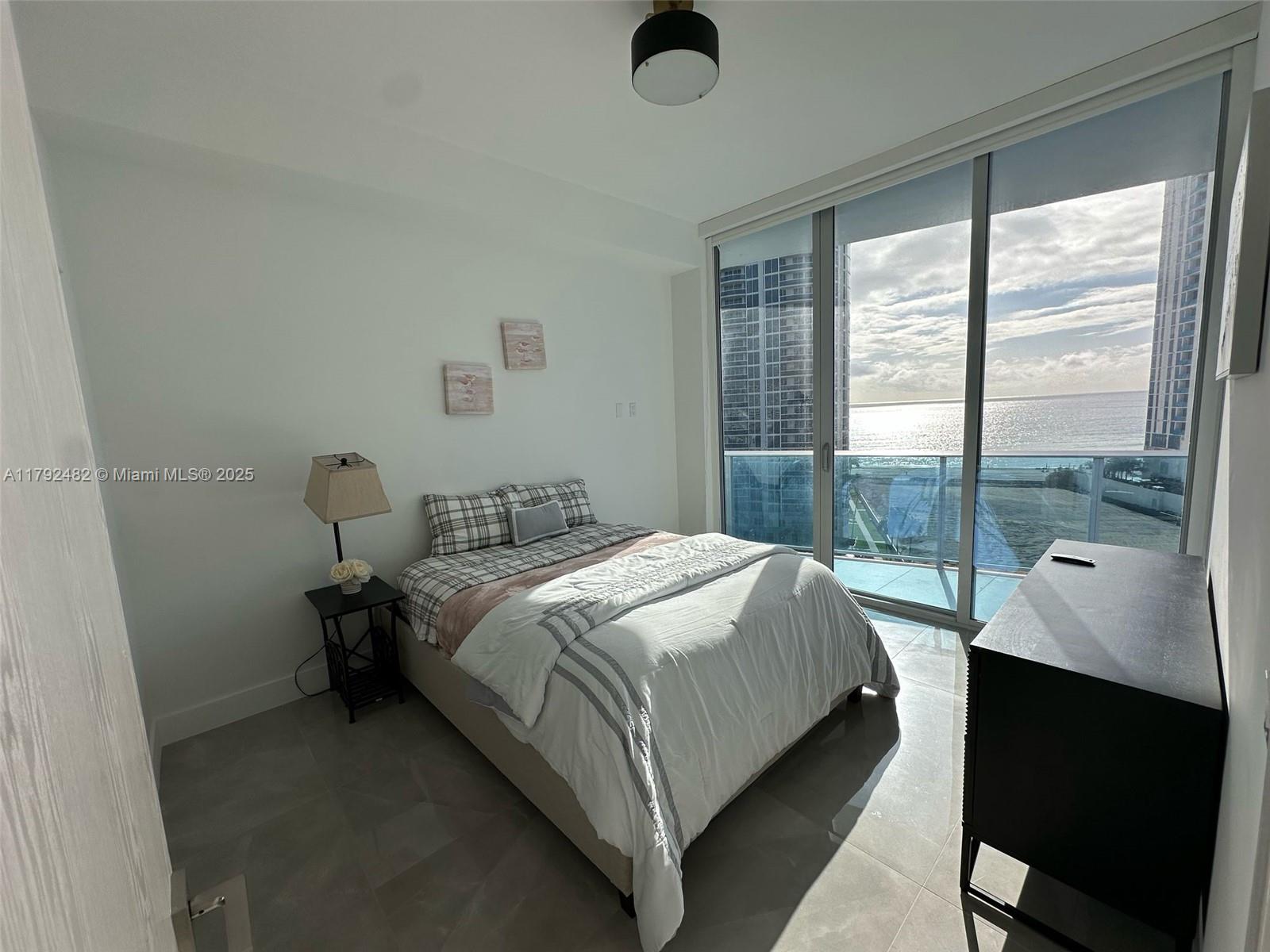 17550 Collins Ave 902 Property Photo 18