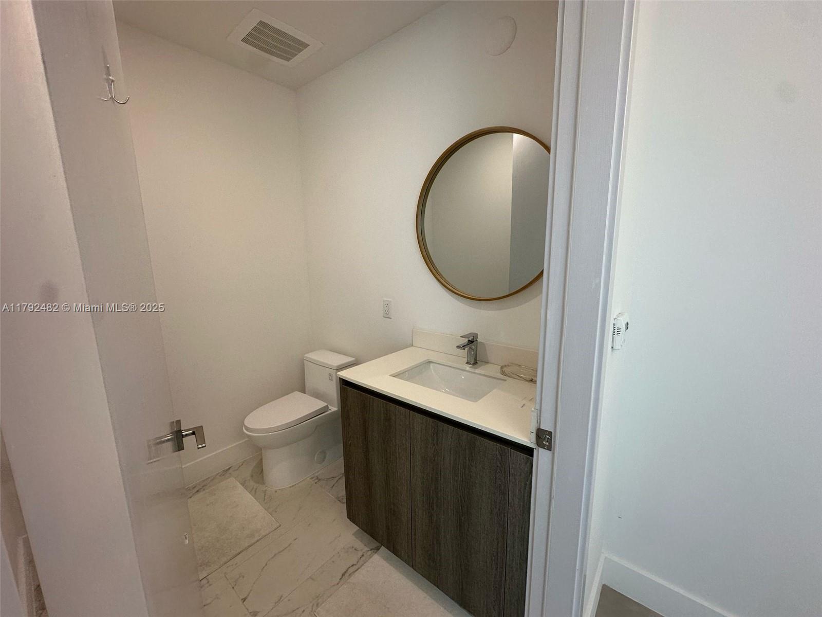 17550 Collins Ave 902 Property Photo 23