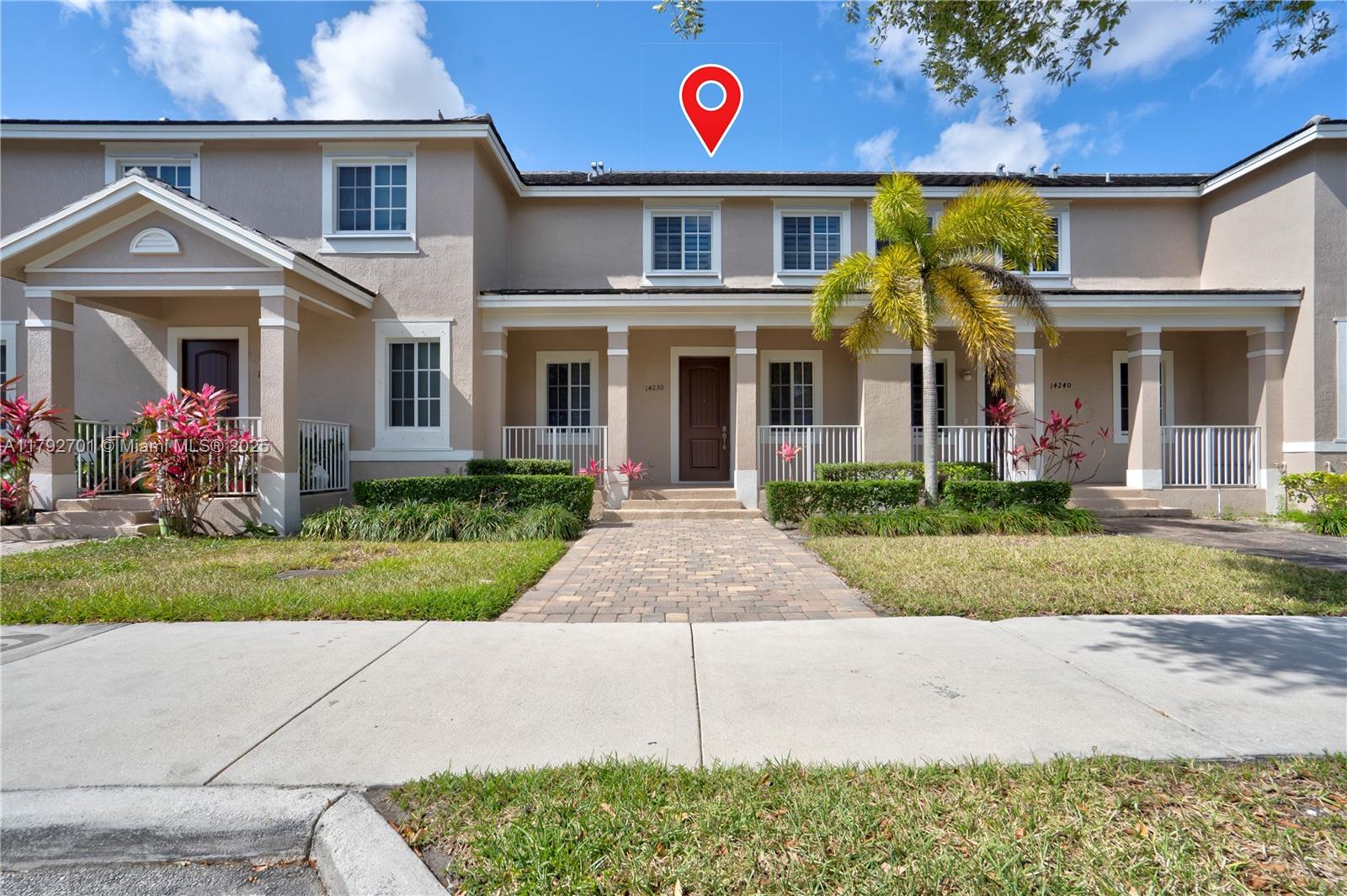 14230 SW 275th St Property Photo 1