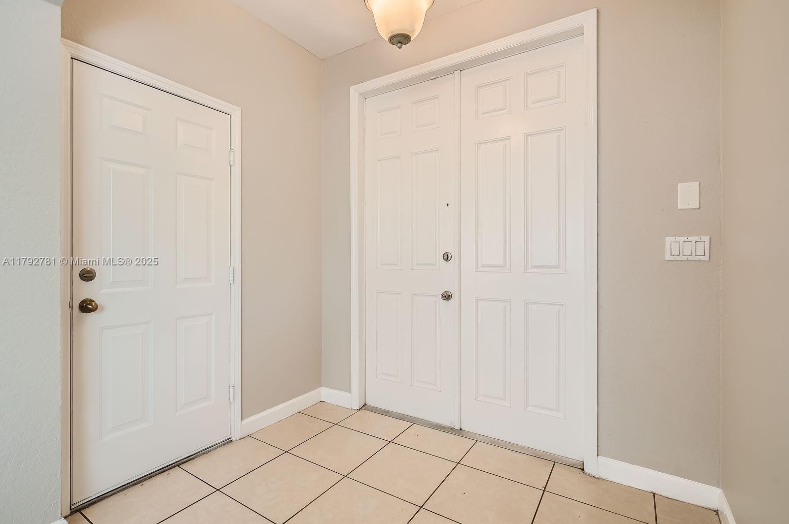 348 Ne 36th Ter Property Photo 4