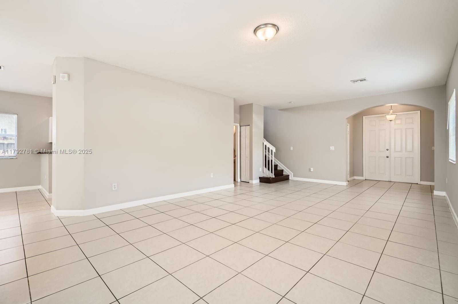 348 Ne 36th Ter Property Photo 6