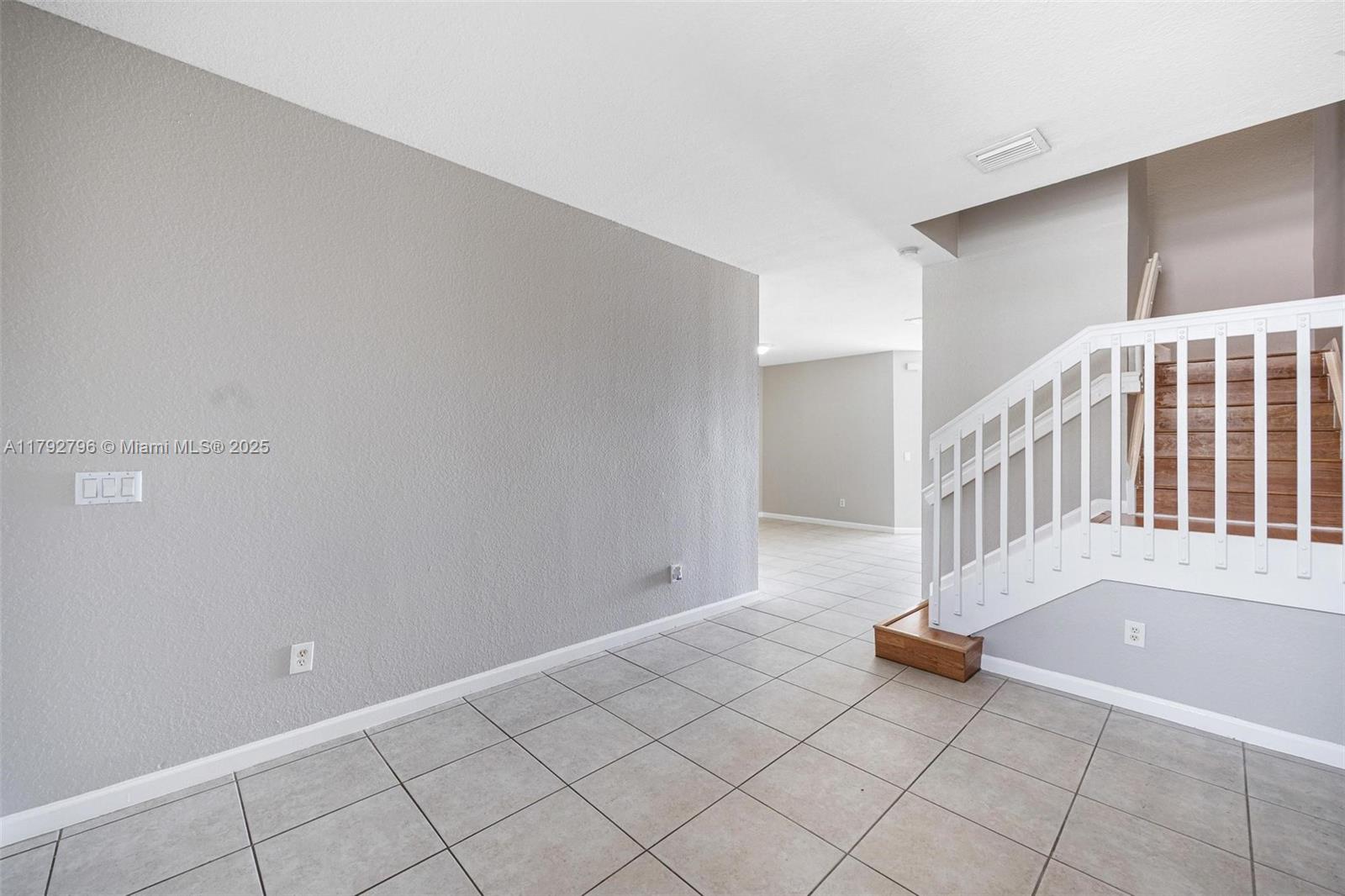 433 Ne 21st Ter Property Photo 10