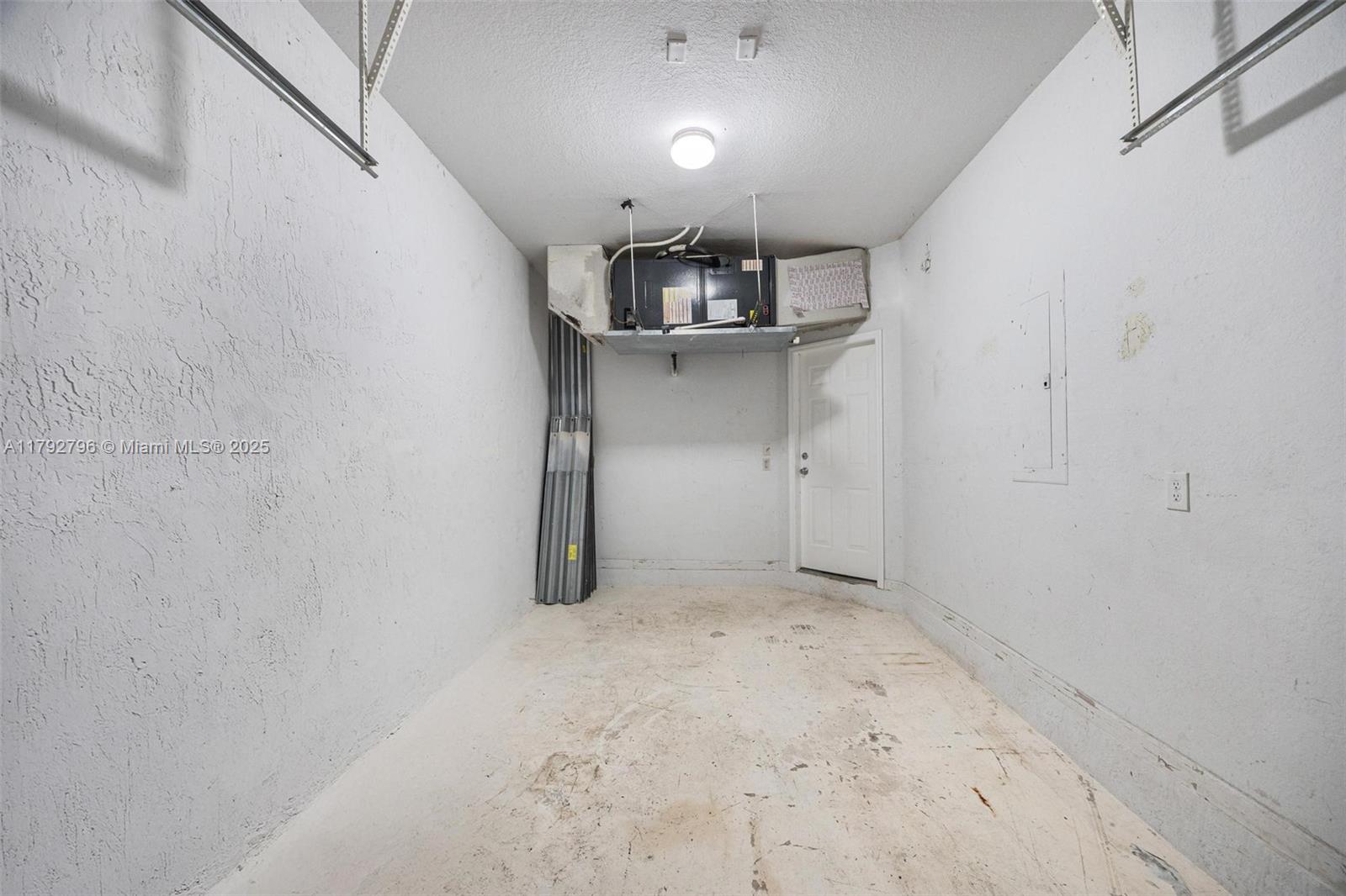 433 Ne 21st Ter Property Photo 15