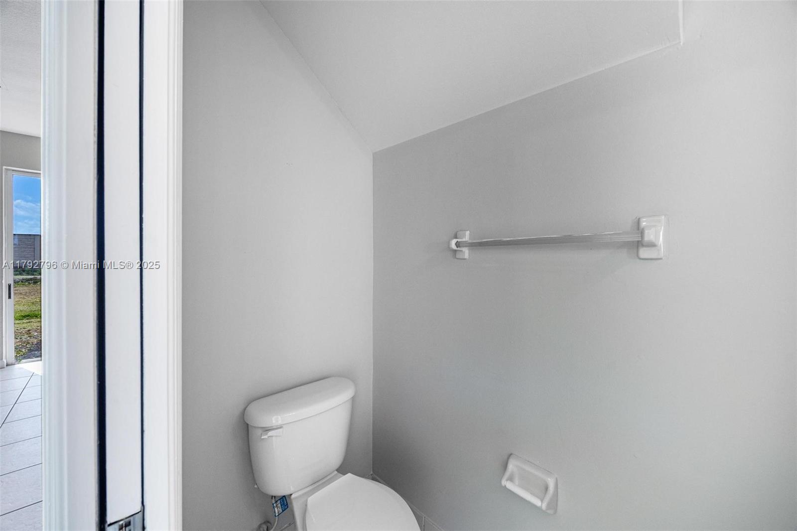 433 Ne 21st Ter Property Photo 18