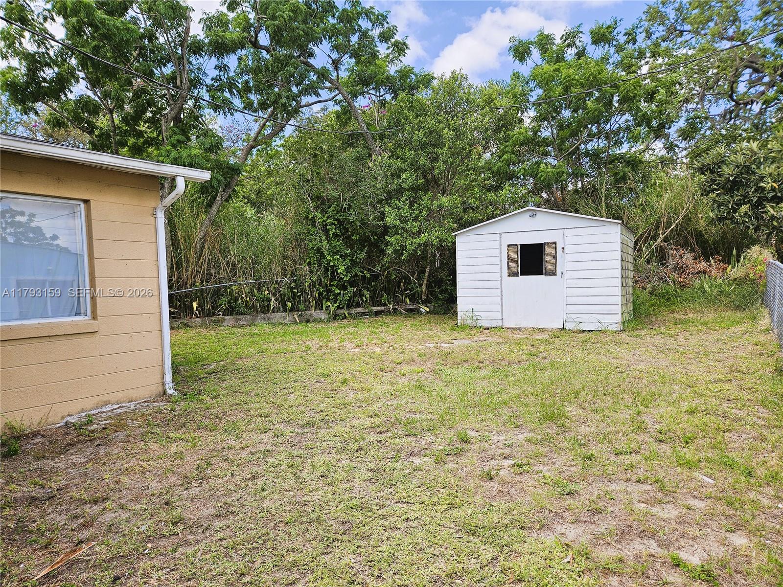 1112 Evanston St Property Photo 6