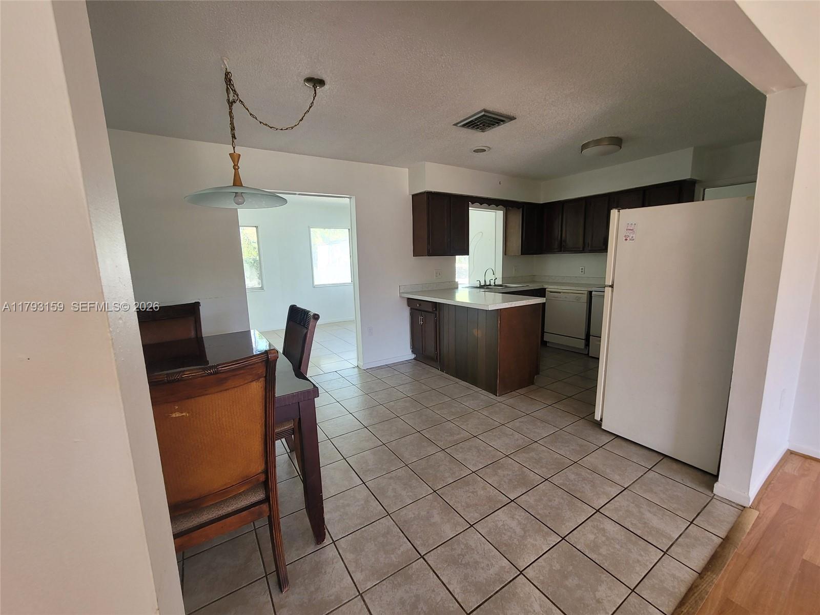 1112 Evanston St Property Photo 16