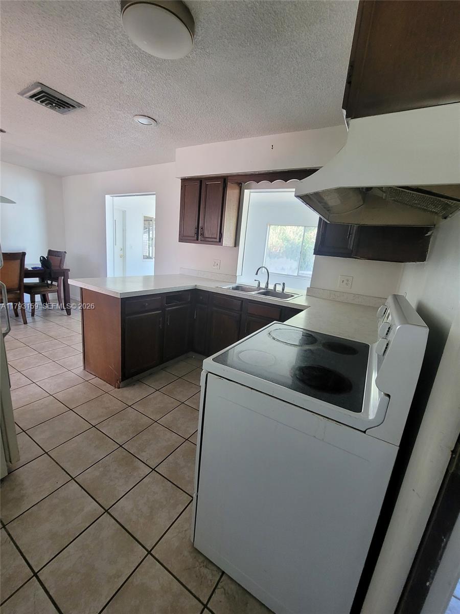 1112 Evanston St Property Photo 20