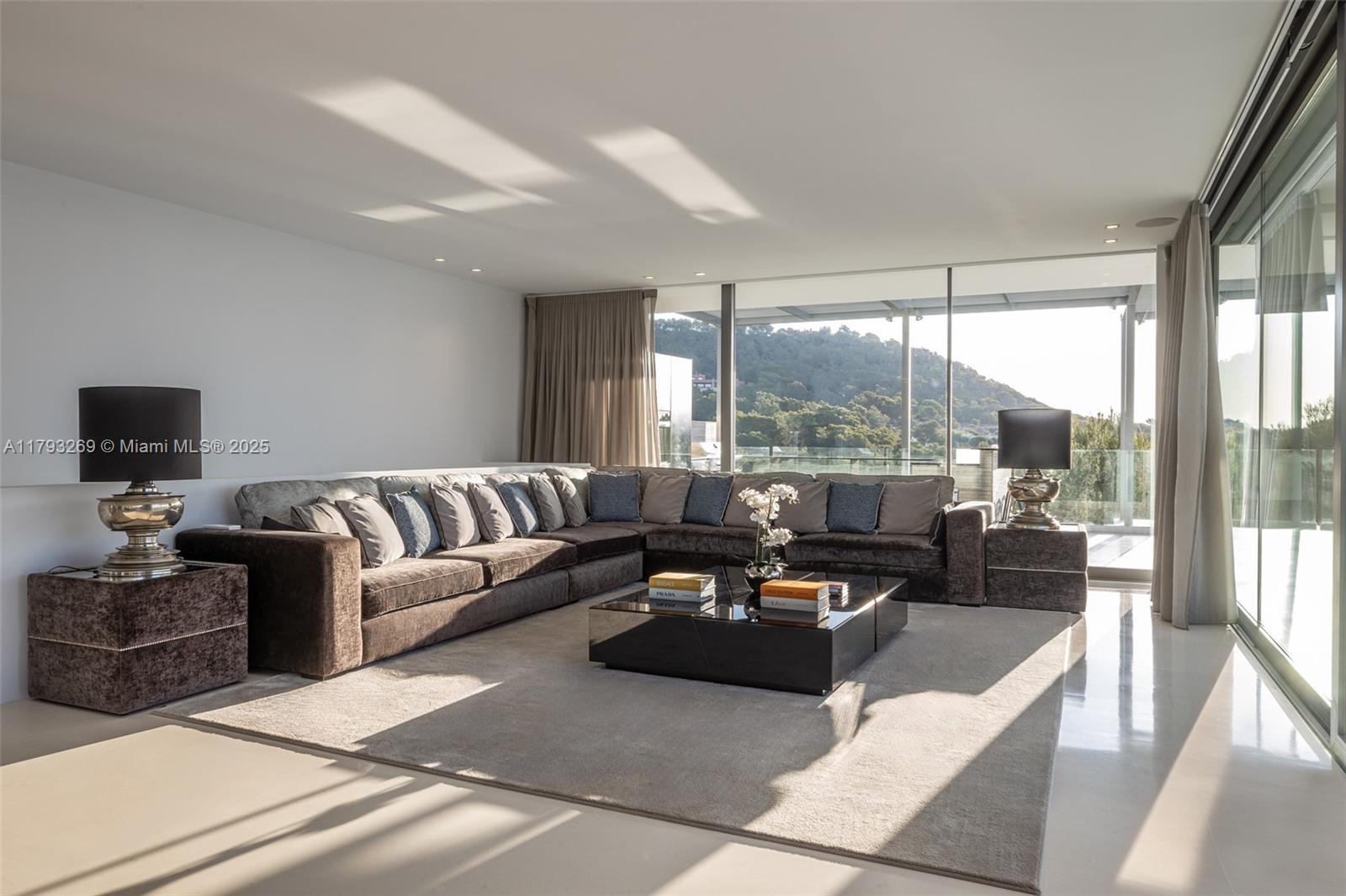 A11793269 Property Photo 24