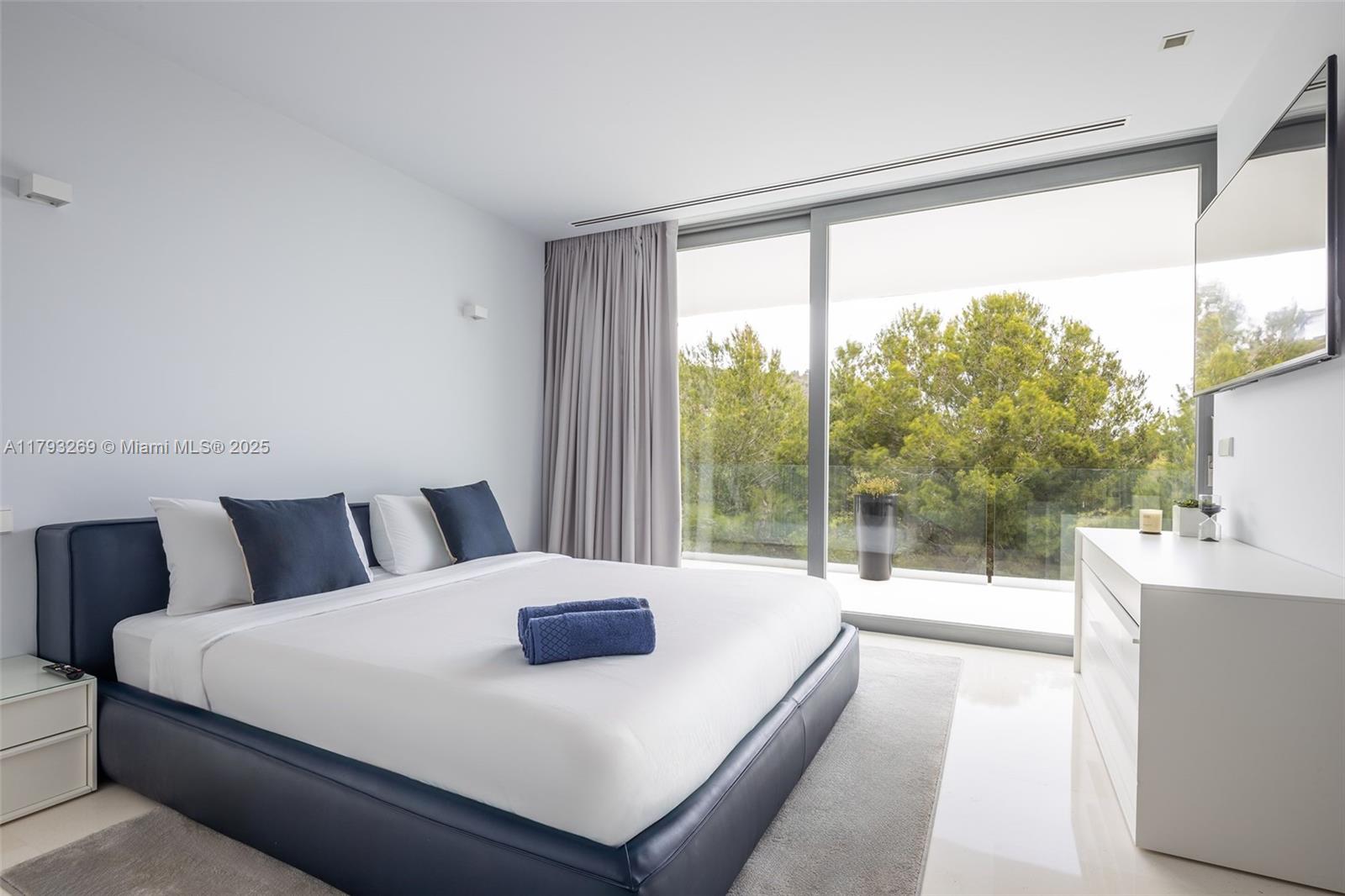 A11793269 Property Photo 43
