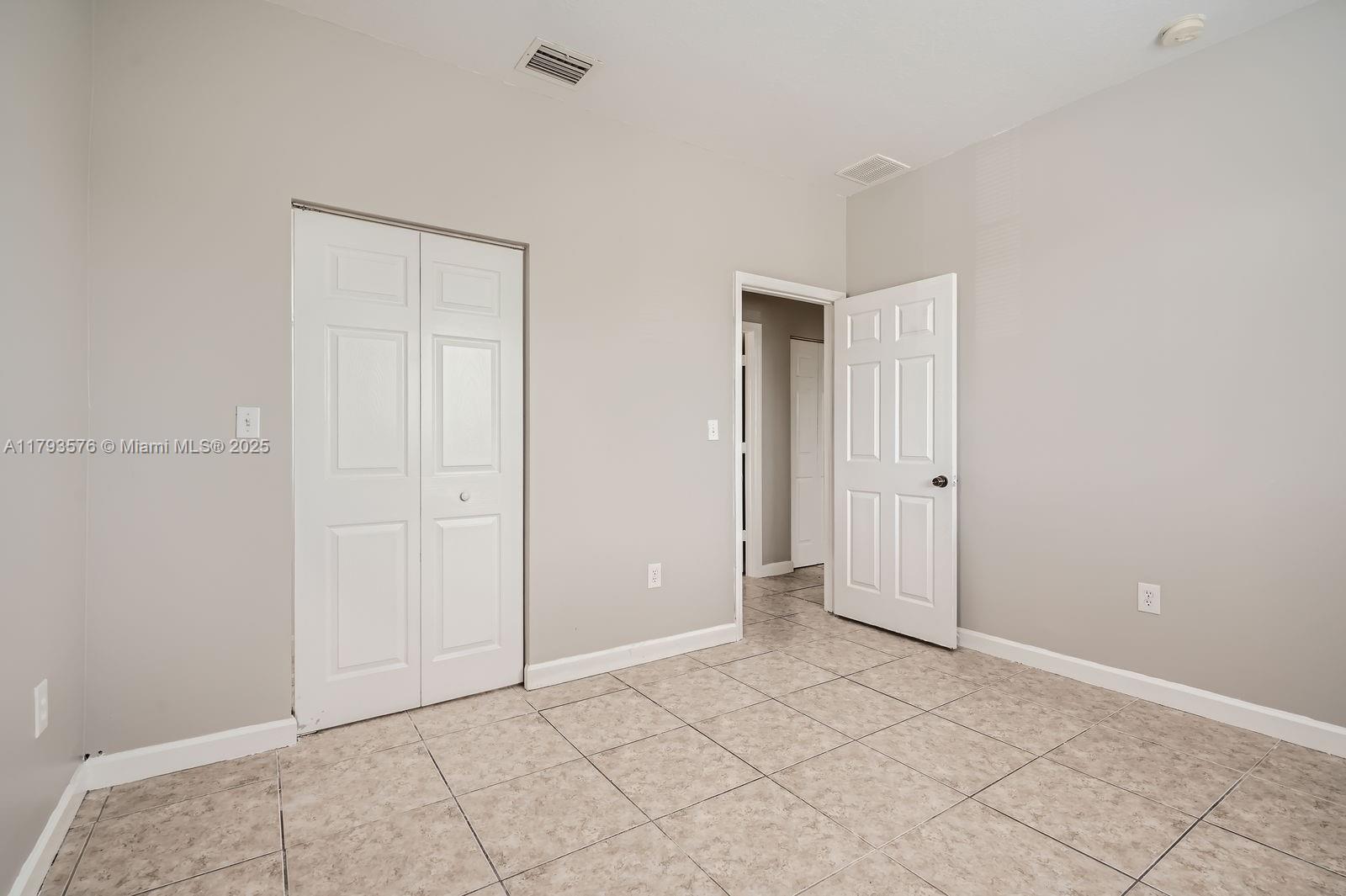 1107 Ne 41st Ave Property Photo 5
