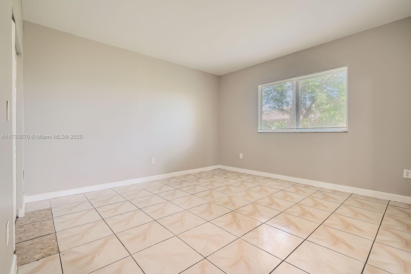 1107 Ne 41st Ave Property Photo 14