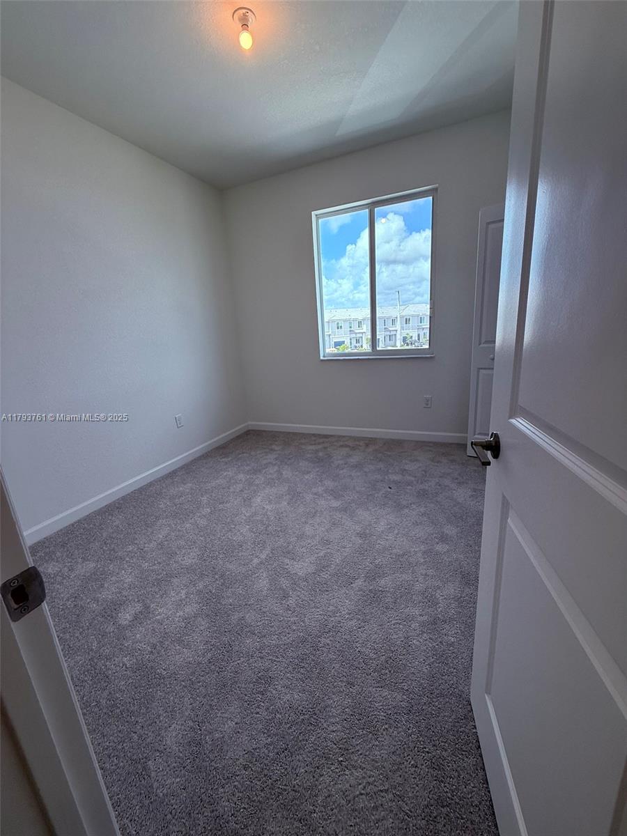 692 Se 13 Ct Property Photo 11