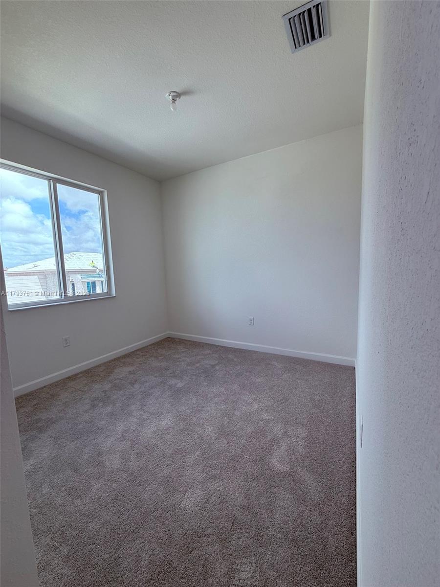 692 Se 13 Ct Property Photo 12