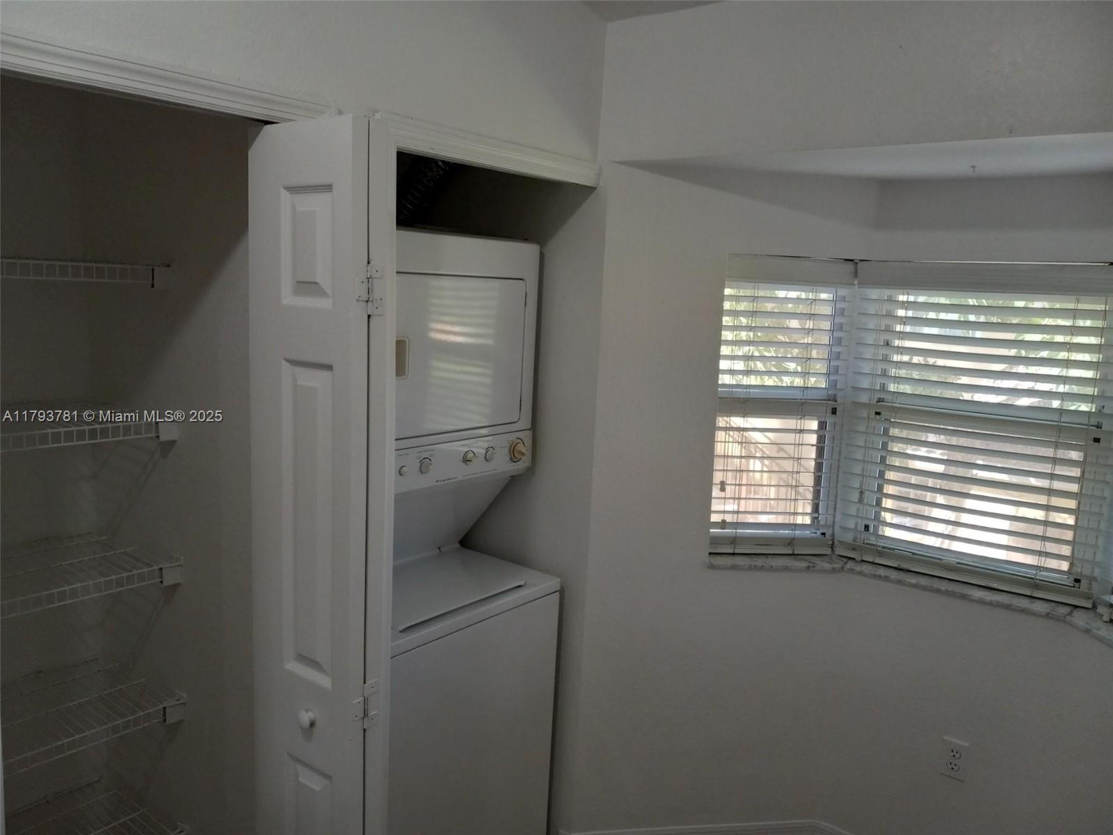 3395 Ne 9th St 202 Property Photo 7