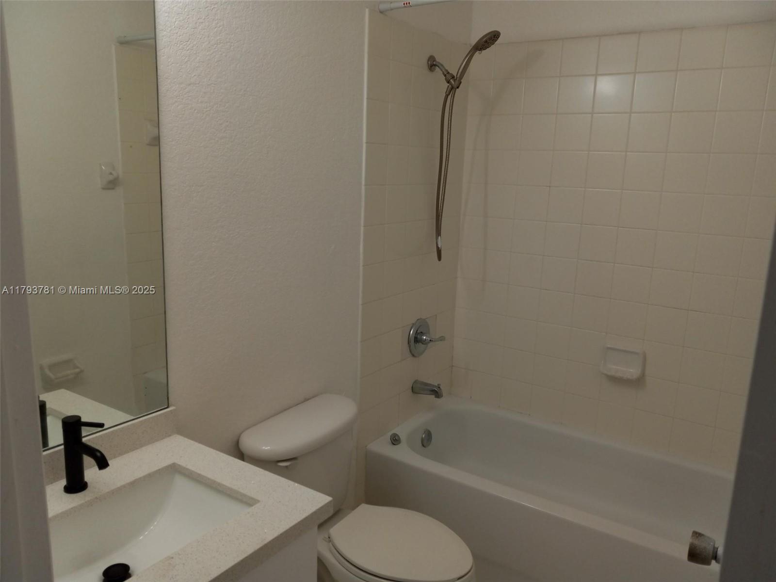 3395 Ne 9th St 202 Property Photo 9