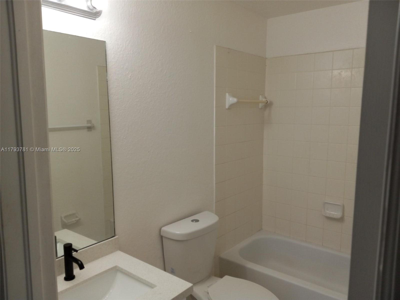 3395 Ne 9th St 202 Property Photo 13