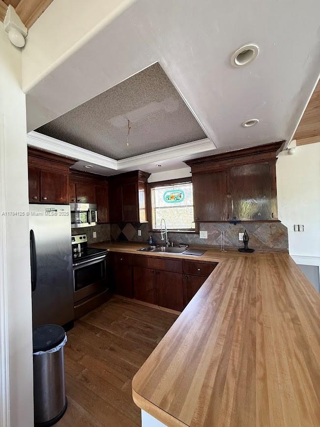143 Valois Blvd Property Photo 6