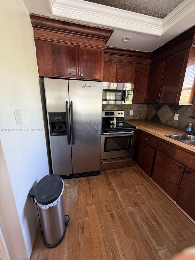 143 Valois Blvd Property Photo 7