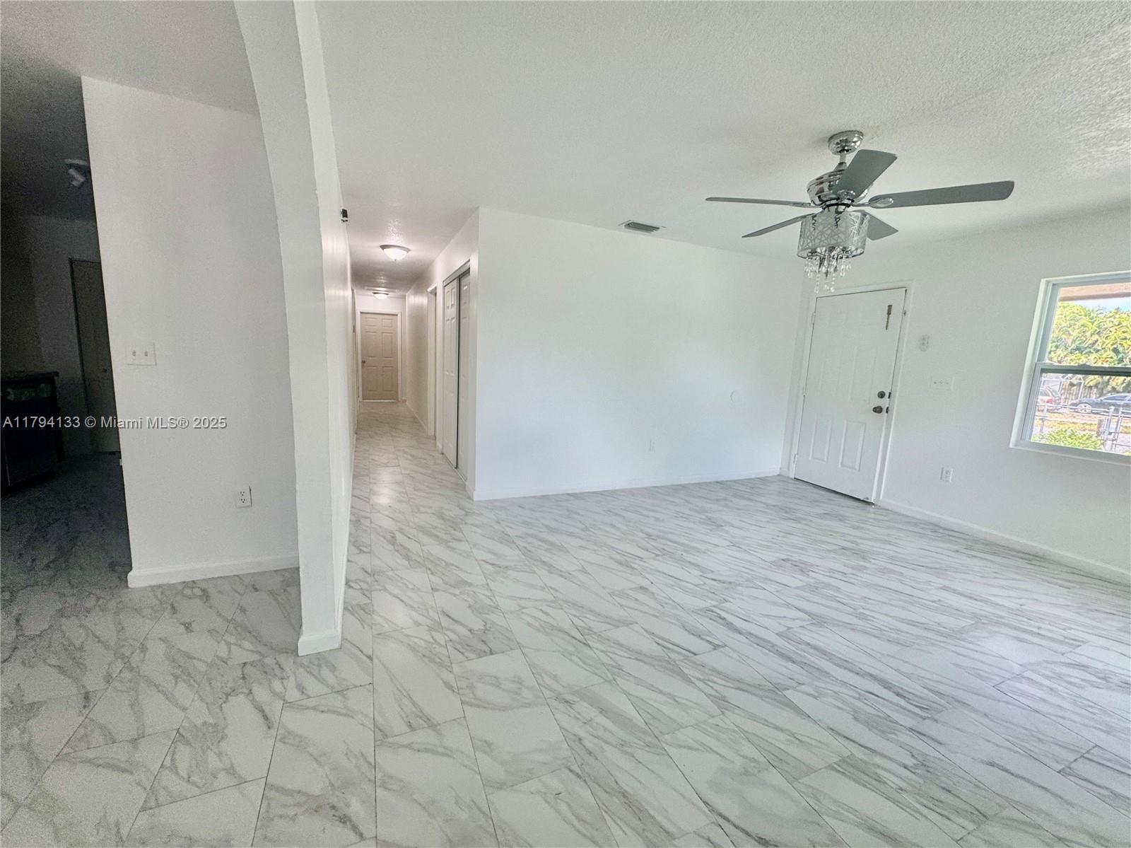 526 Sw 7th Ct Property Photo 3
