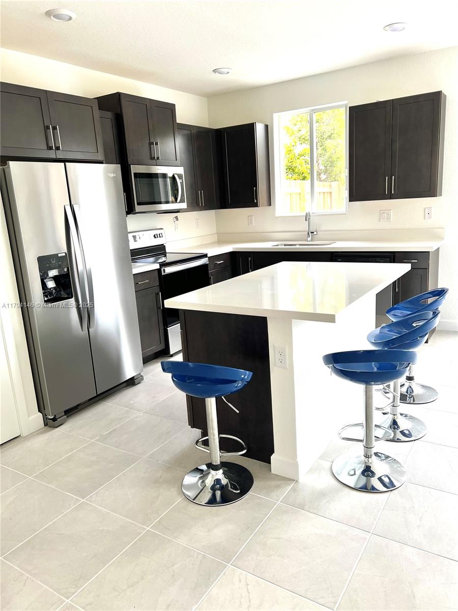 2418 Se 10th Ct Property Photo 5