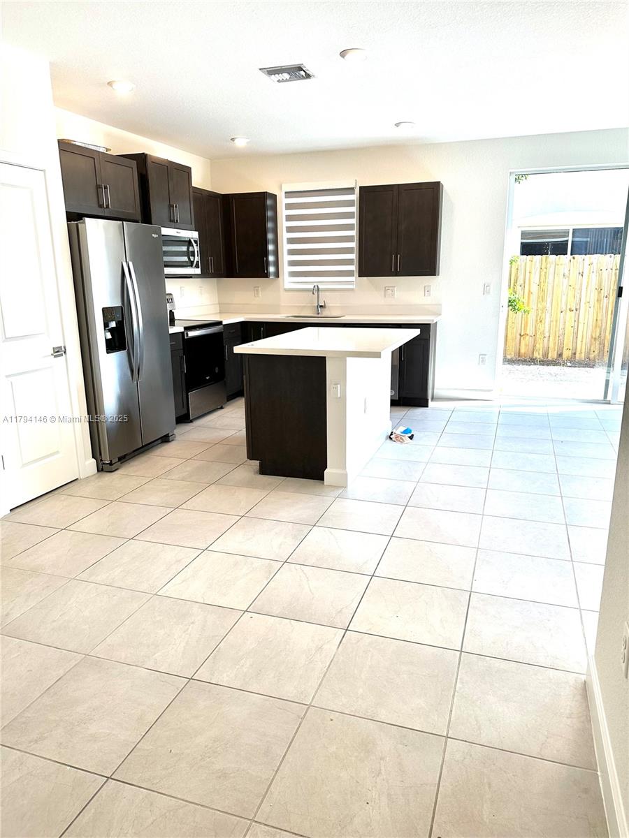 2418 Se 10th Ct Property Photo 7