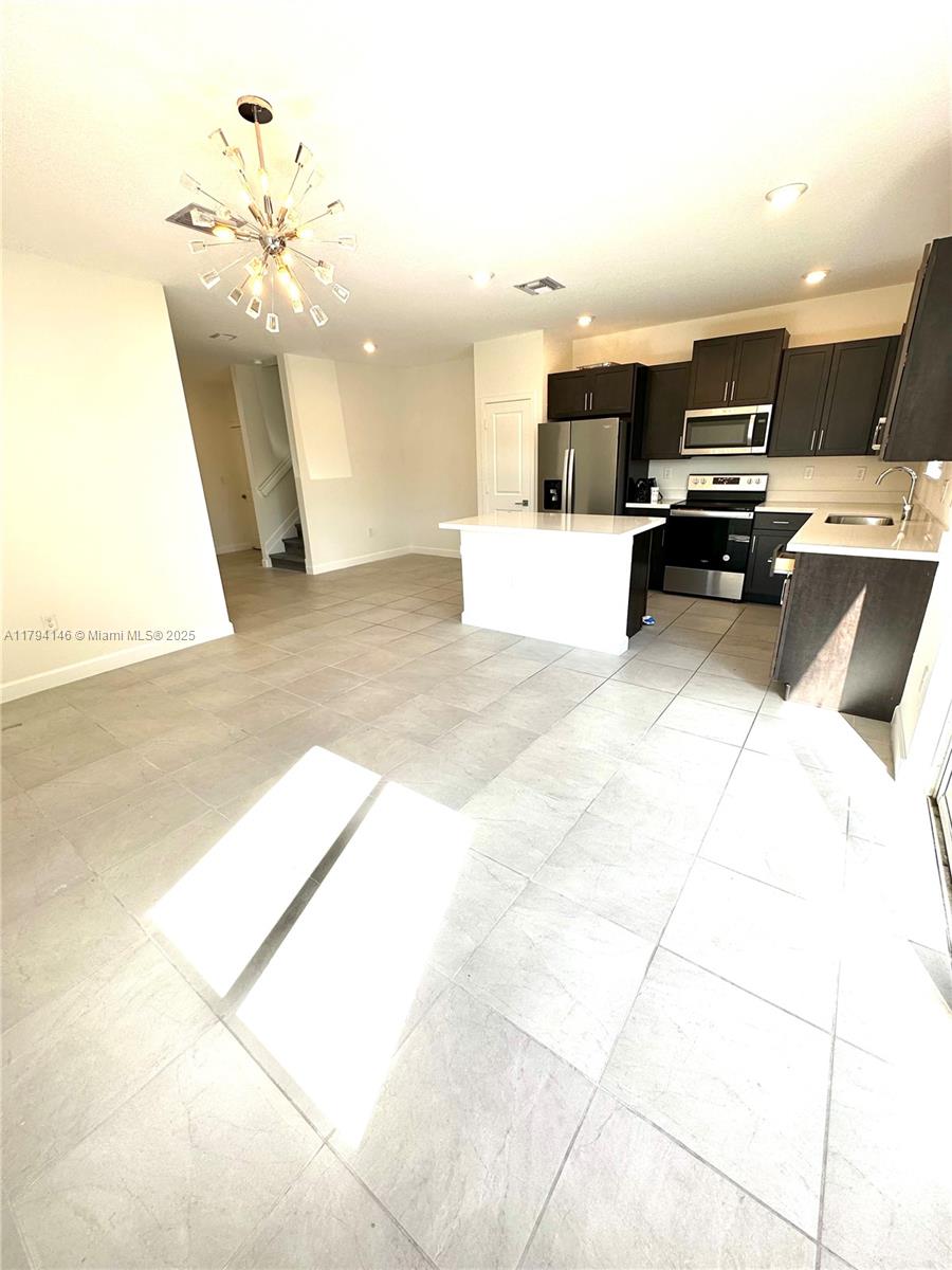 2418 Se 10th Ct Property Photo 8