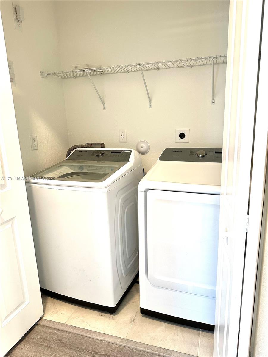 2418 Se 10th Ct Property Photo 10