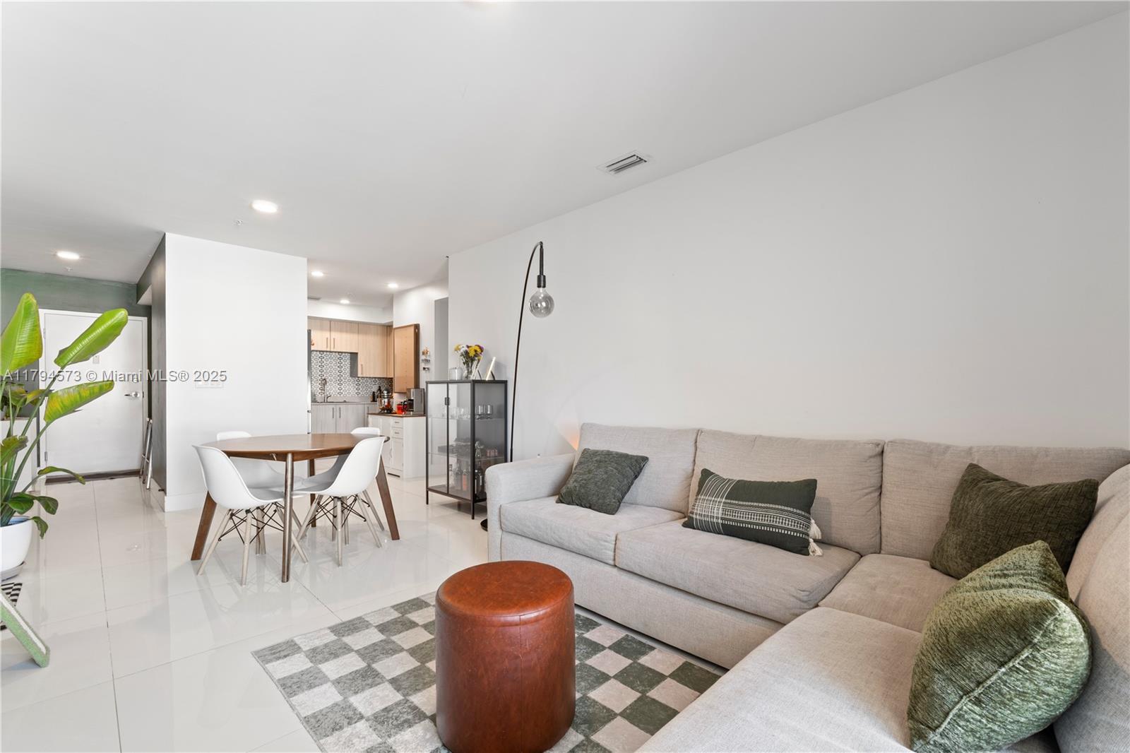 10950 Nw 82nd St 415 Property Photo 9