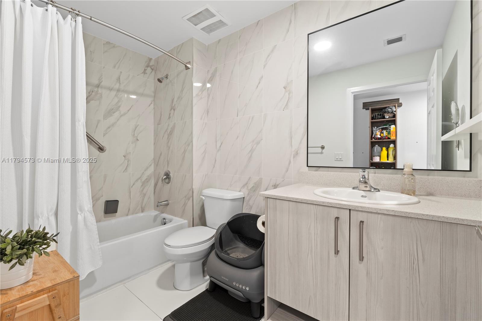 10950 Nw 82nd St 415 Property Photo 19