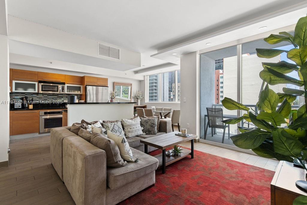 244 Biscayne Blvd 402 Property Photo 1