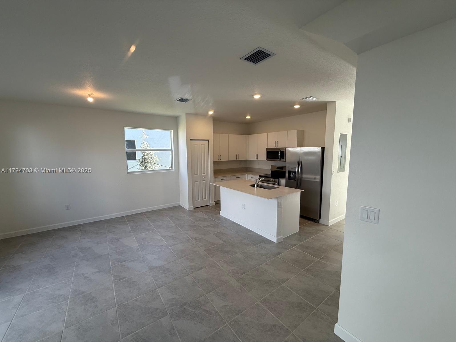 132 Se 11 Ct Property Photo 2