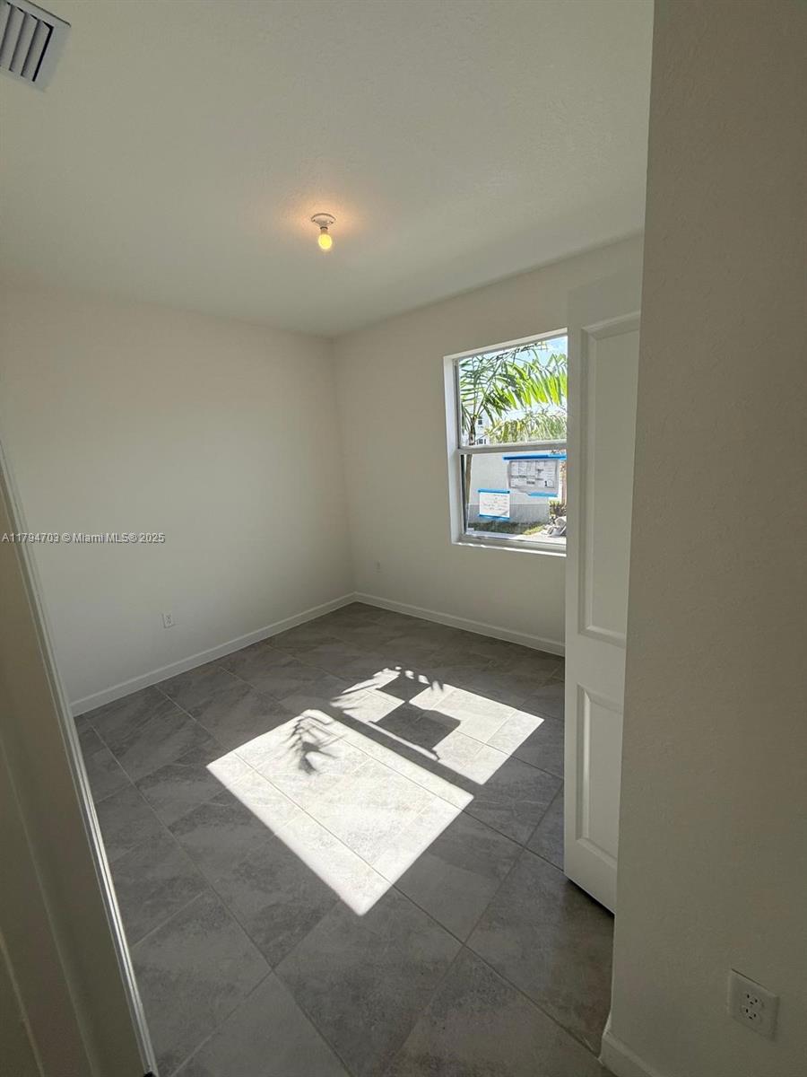 132 Se 11 Ct Property Photo 5