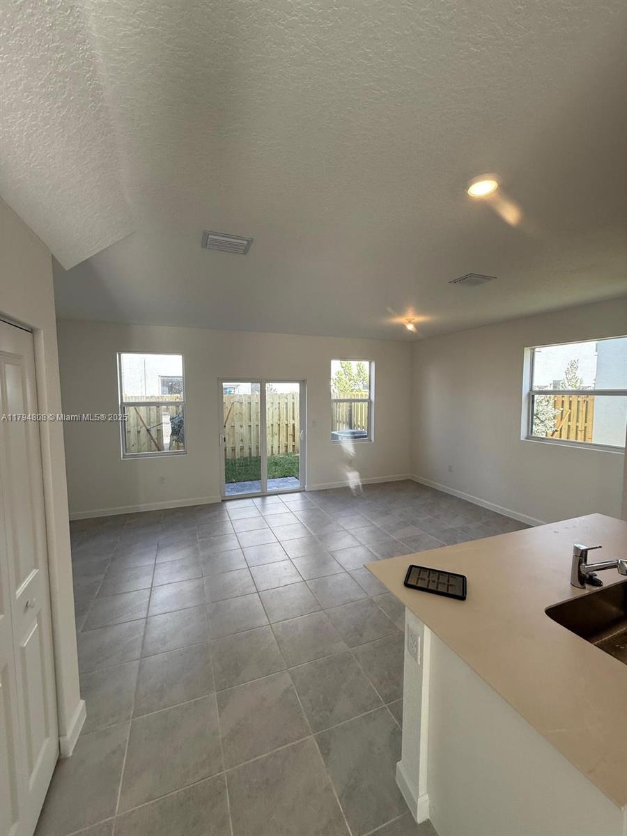 116 Se 11 Ct. Property Photo 3