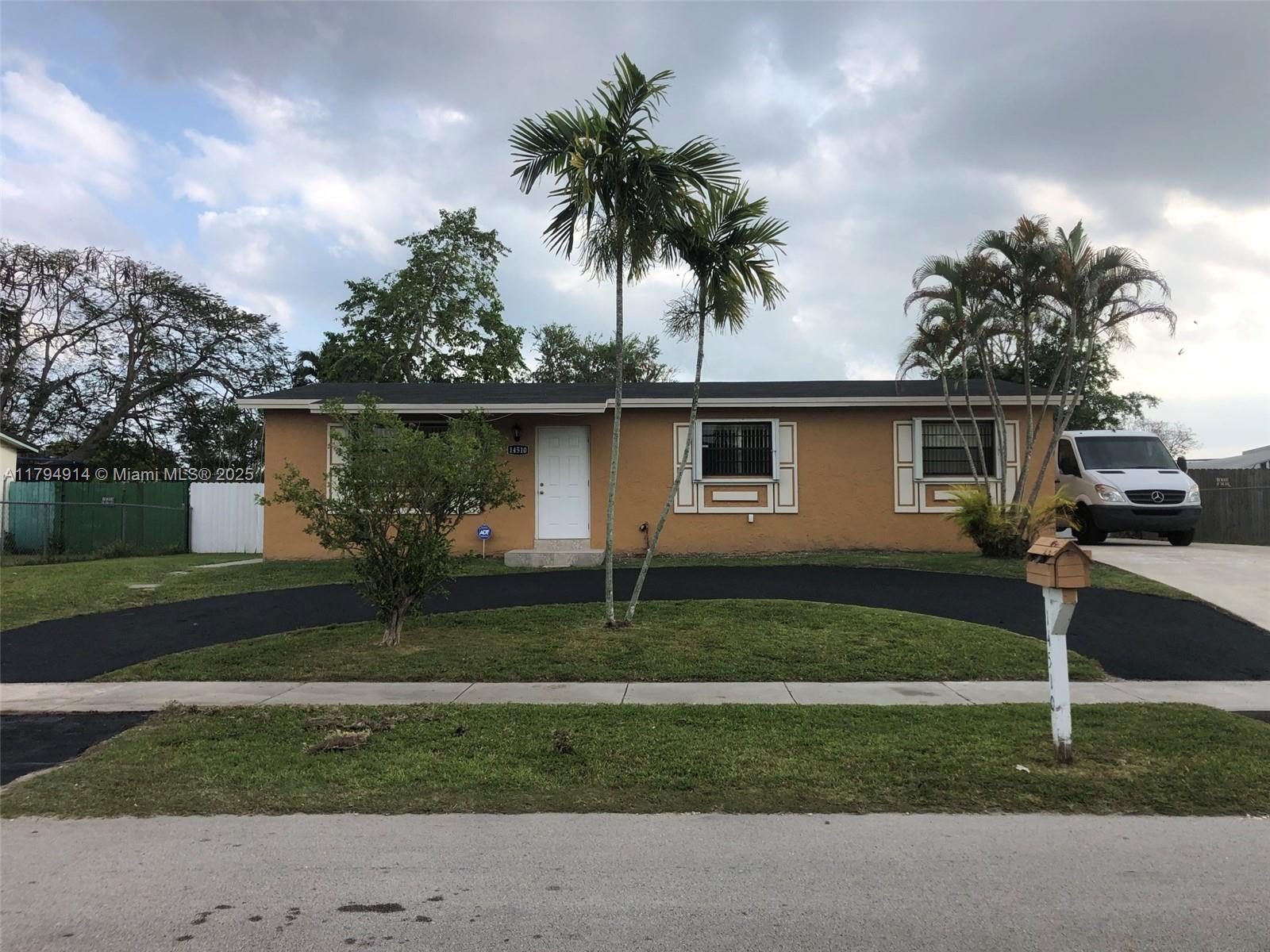 A11794914 Property Photo 1