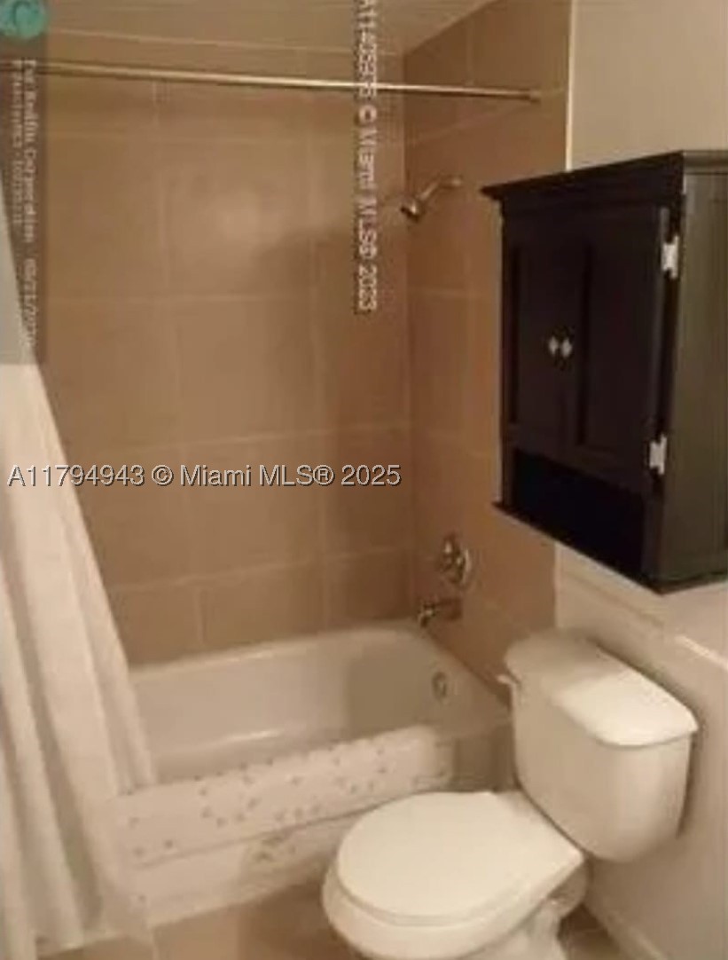 4400 Hillcrest Dr 215-b Property Photo 8