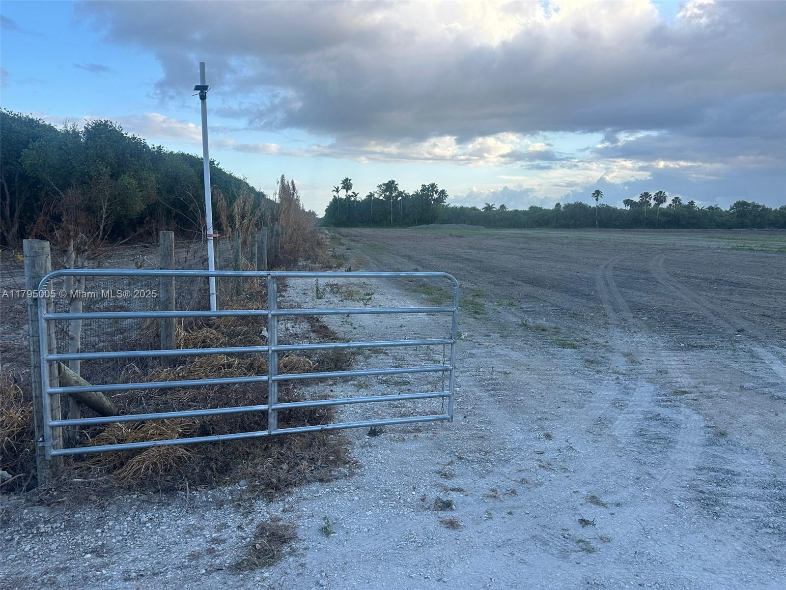 30-7836-000-0300 Property Photo 1