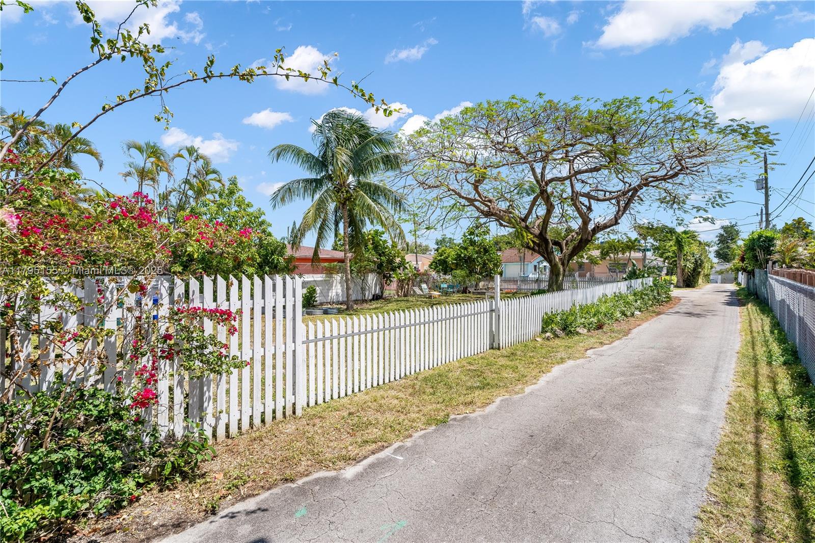 1845 Nw 11 St Property Photo 11