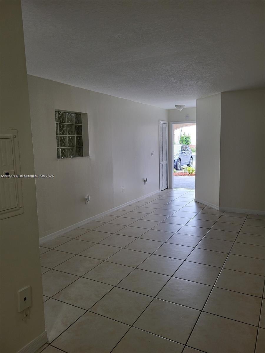 1260 Se 31st Ct 106-34 Property Photo 5