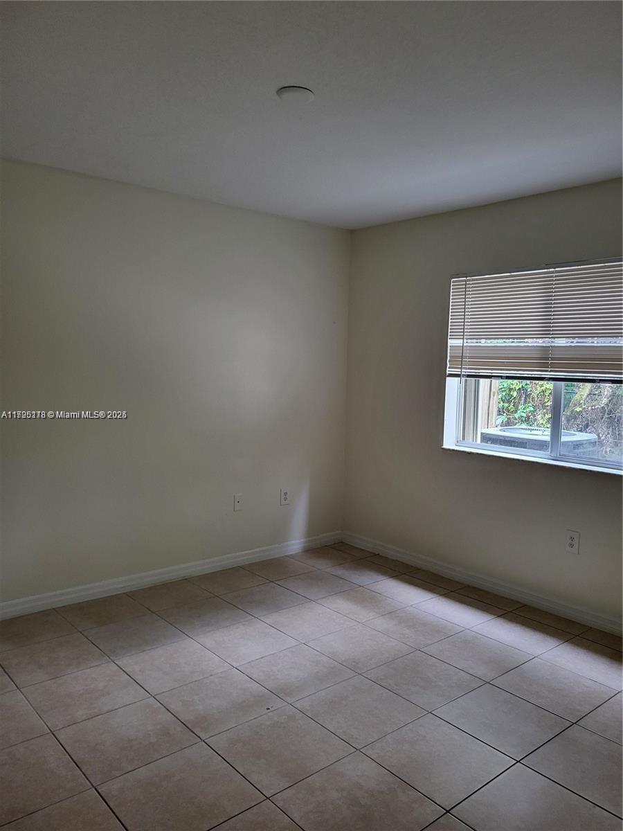 1260 Se 31st Ct 106-34 Property Photo 10