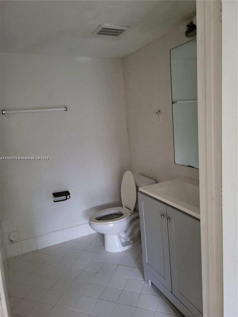 1260 Se 31st Ct 106-34 Property Photo 11