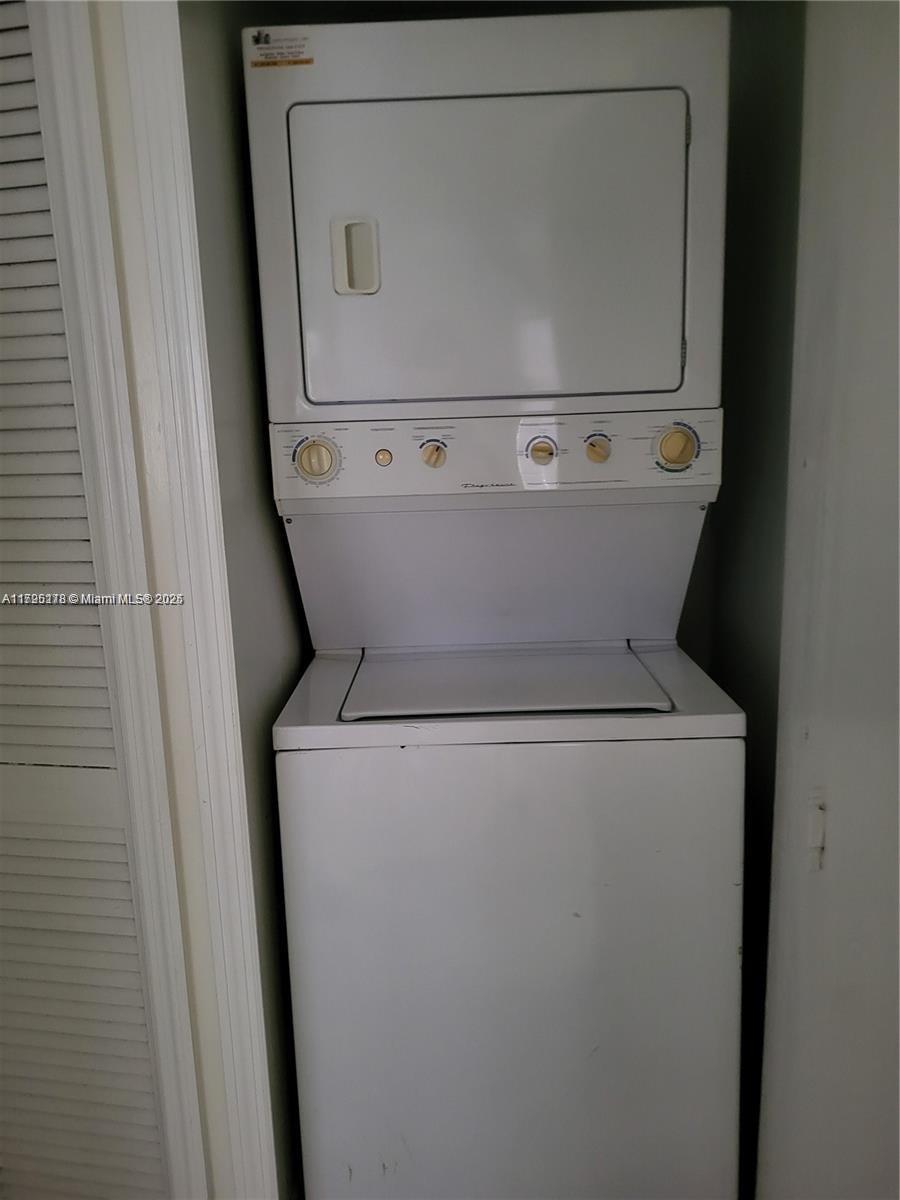 1260 Se 31st Ct 106-34 Property Photo 16