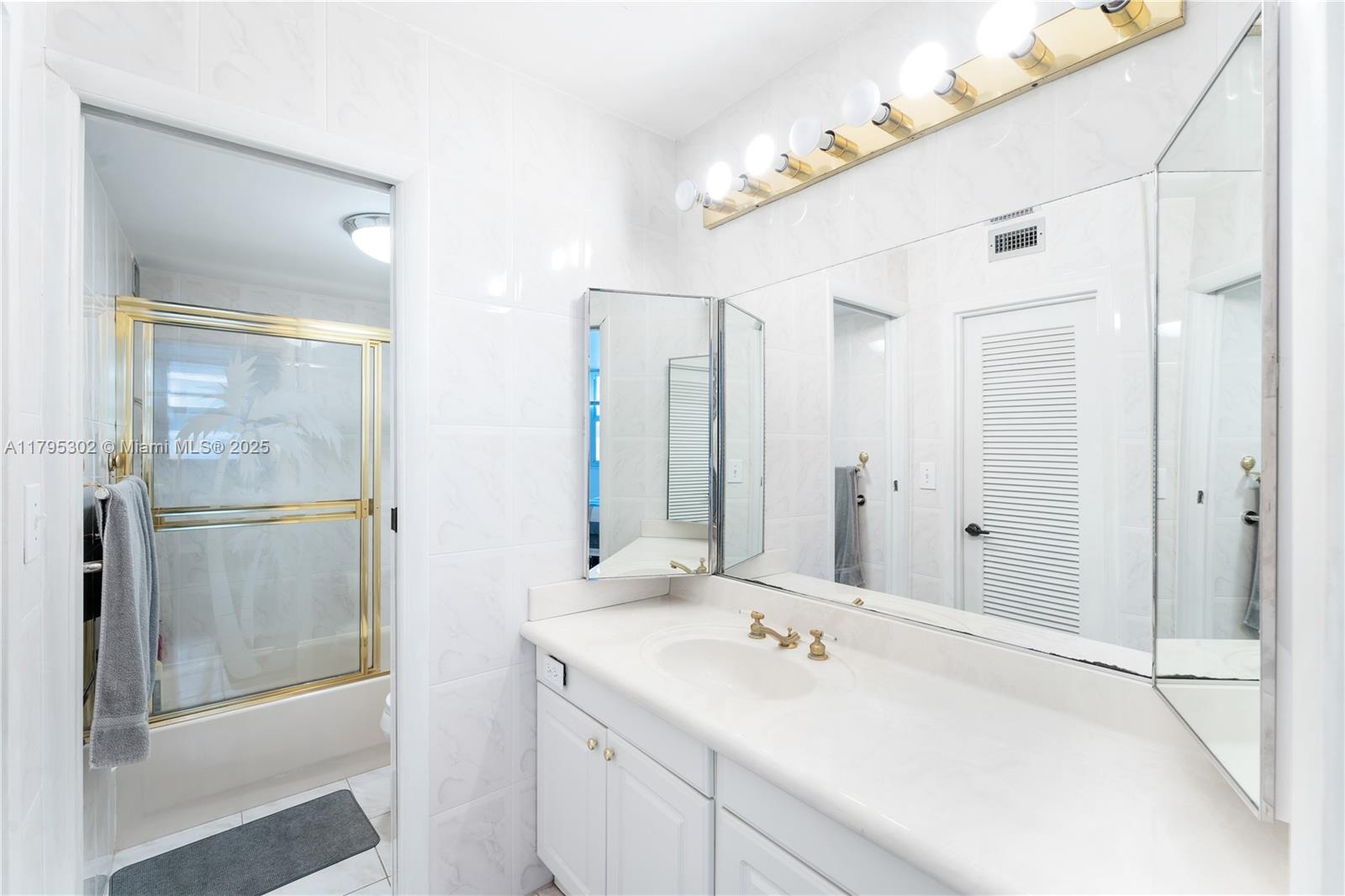 9511 Collins Ave 301 Property Photo 9