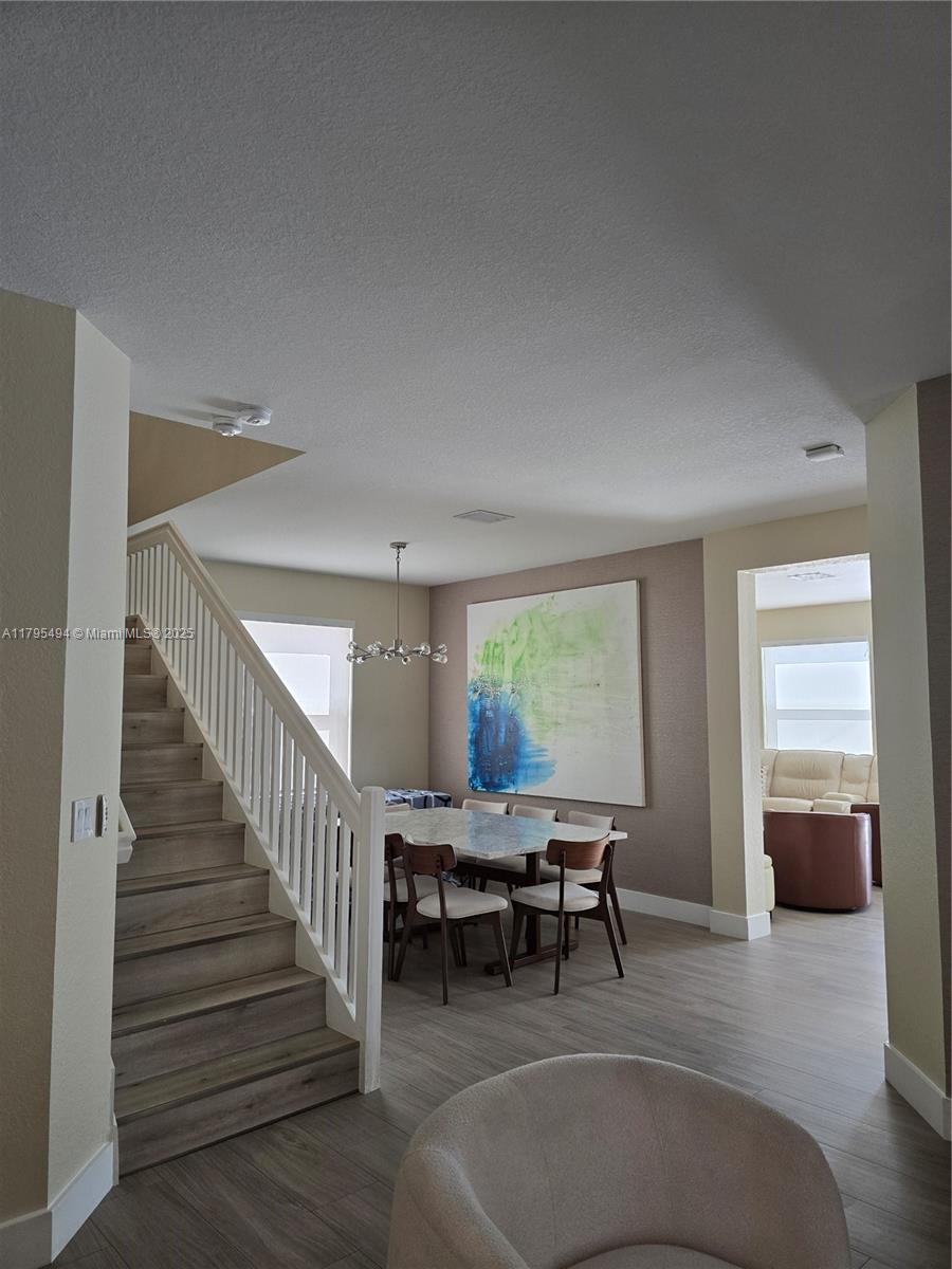 1437 Se 27th Ter . Property Photo 4