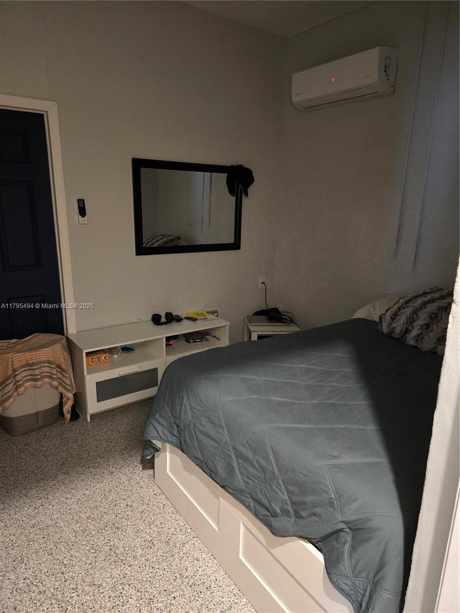 1437 Se 27th Ter . Property Photo 14