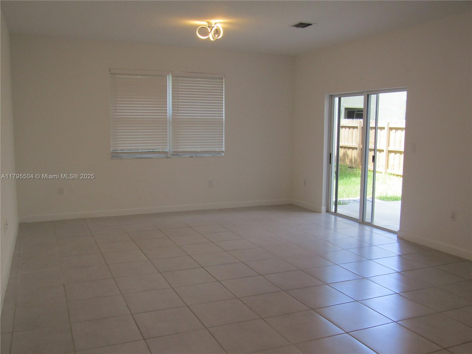 1414 Se 26th Ter Property Photo 16