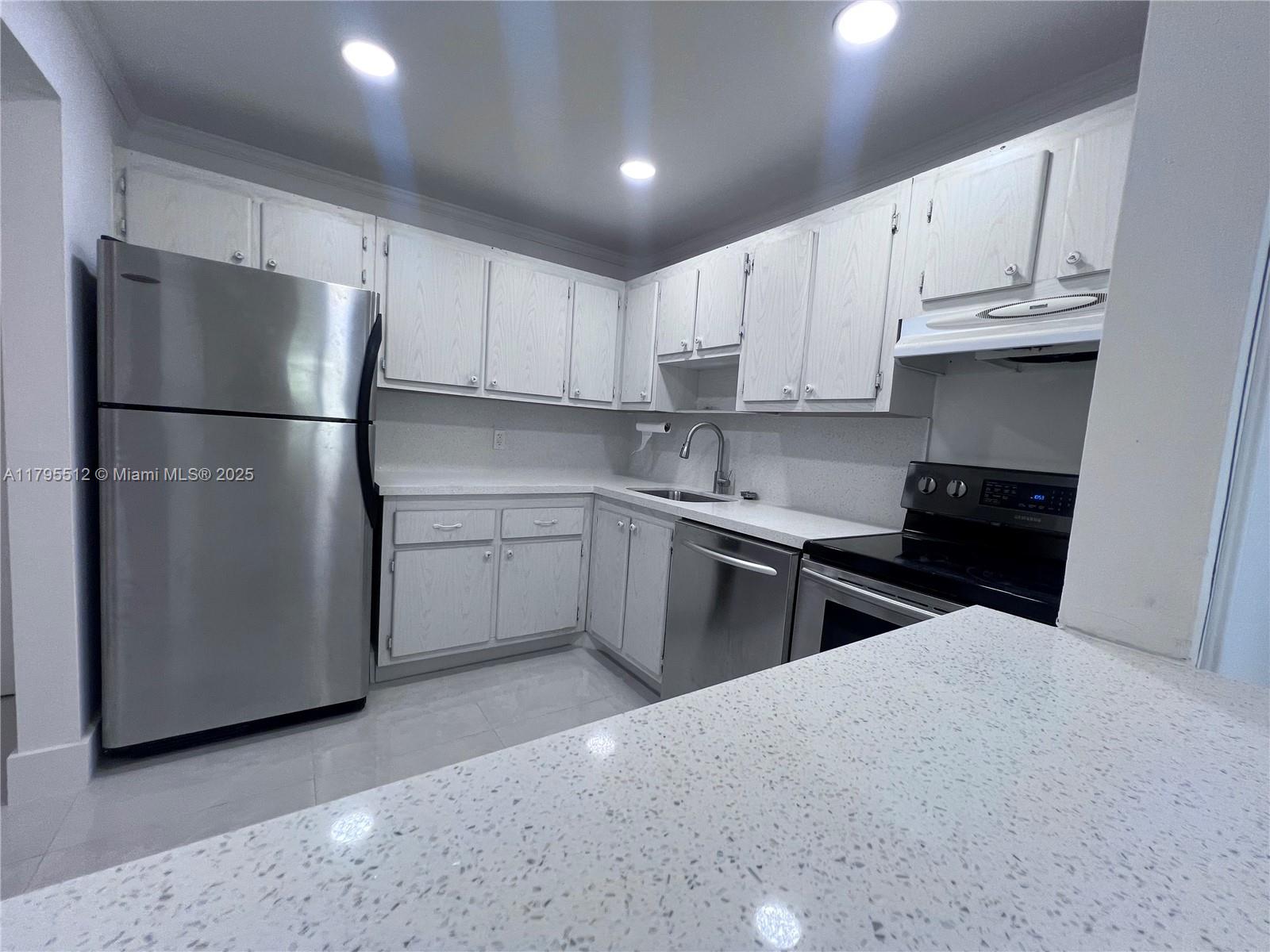 16950 W Dixie Hwy A323 Property Photo 1