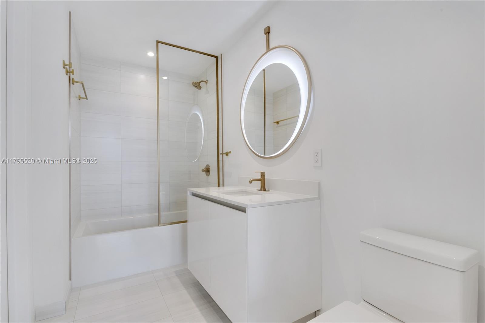 2678 Tigertail Ave 1205 Property Photo 13