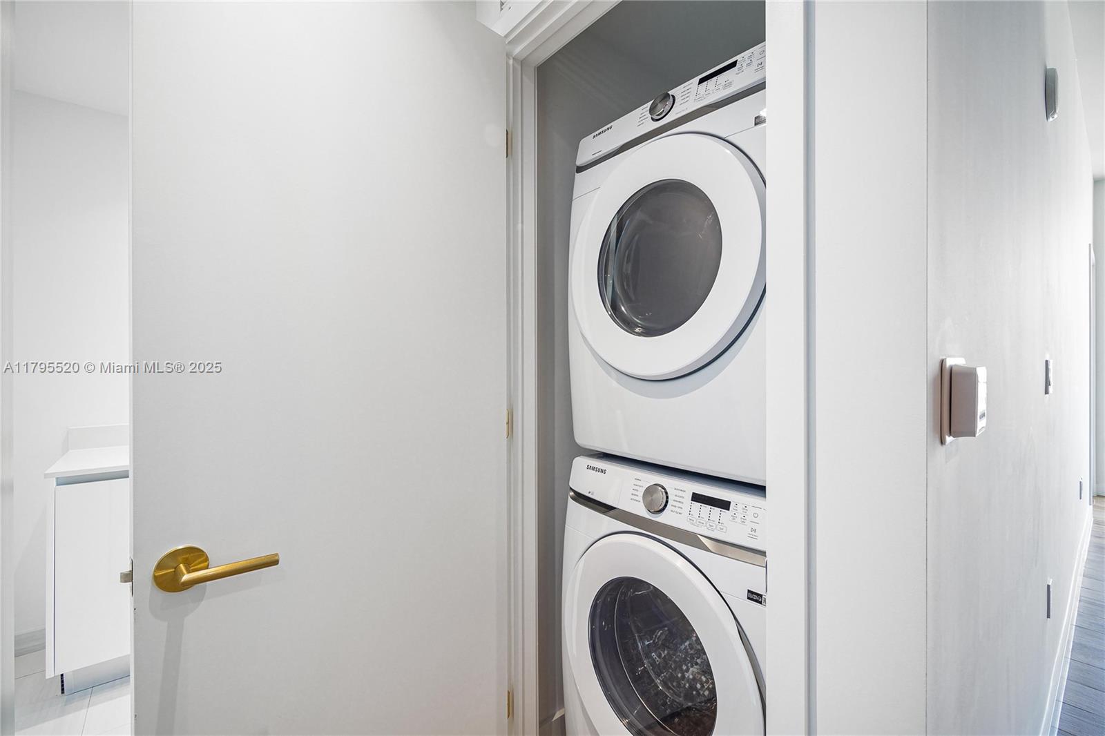 2678 Tigertail Ave 1205 Property Photo 15