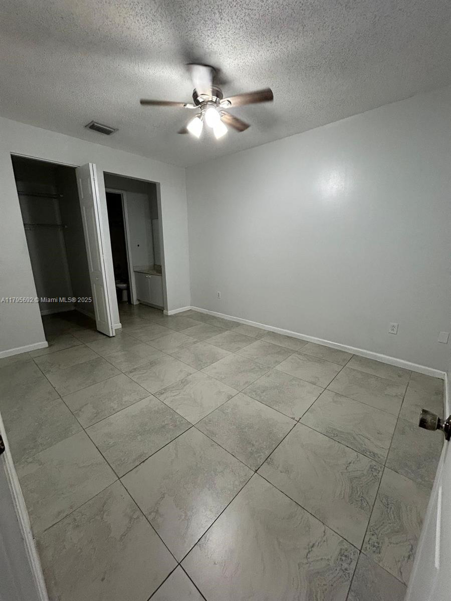 4295 Ne 10th Ct 0 Property Photo 11